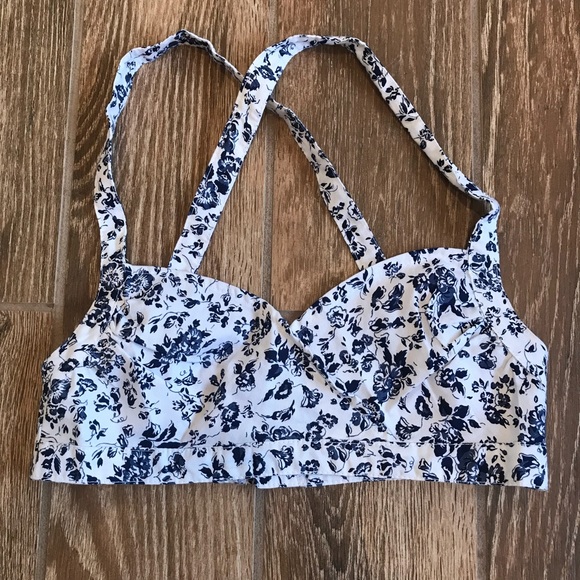 Tops - ⭐️ 2/$20 White and Blue Floral Crop Top Medium